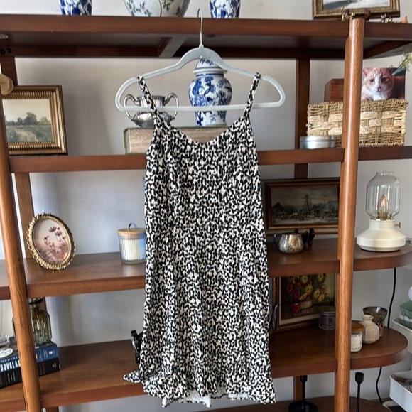 Old Navy Black and White Midi Dress - Picture 2 of 6